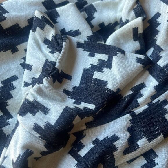 Its Simpli Zen turtleneck cream/Black super Soft Like New PTP 20’L25’ L - Picture 6 of 7